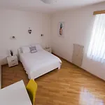 Seaside In With Swimming Pool