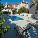 Seaside In With Swimming Pool Zadar