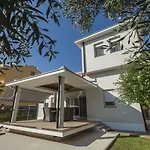 Seaside In With Swimming Pool Villa *