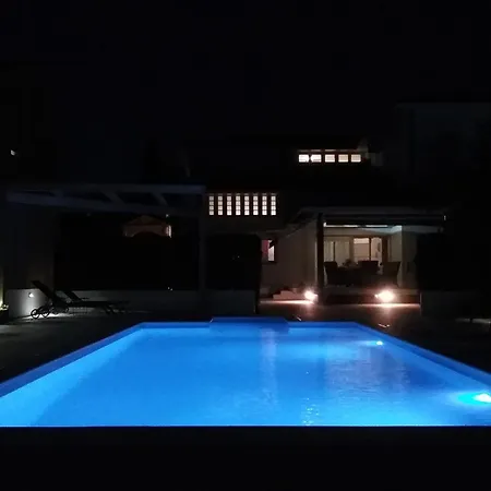 Seaside In With Swimming Pool Willa Zadar