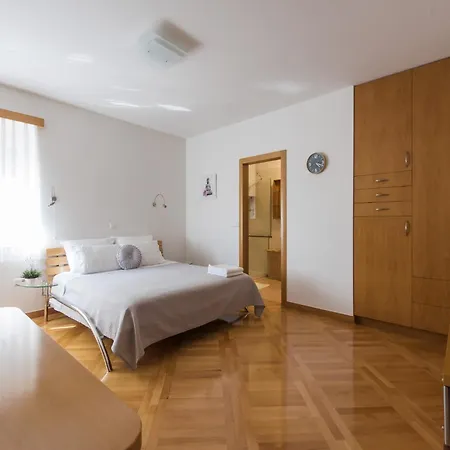 Willa Seaside In With Swimming Pool Zadar