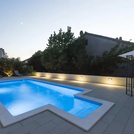 Seaside In With Swimming Pool Willa *
