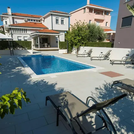 Willa Seaside In With Swimming Pool *