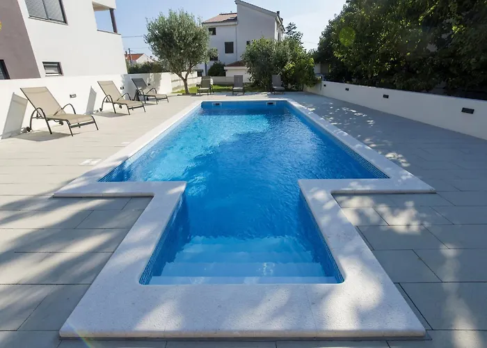 וילה Seaside In With Swimming Pool זאדאר