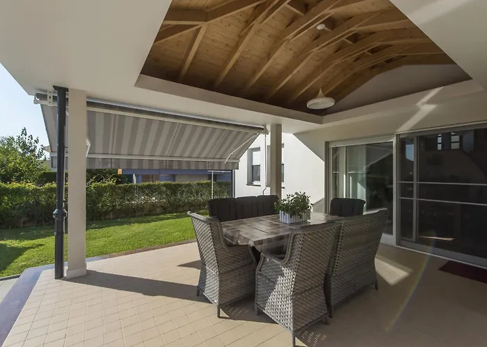 Seaside In With Swimming Pool Zadar