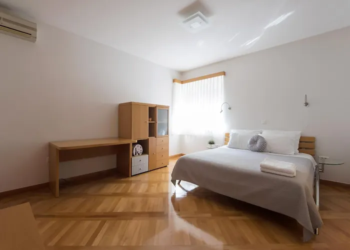 Vila Seaside In With Swimming Pool