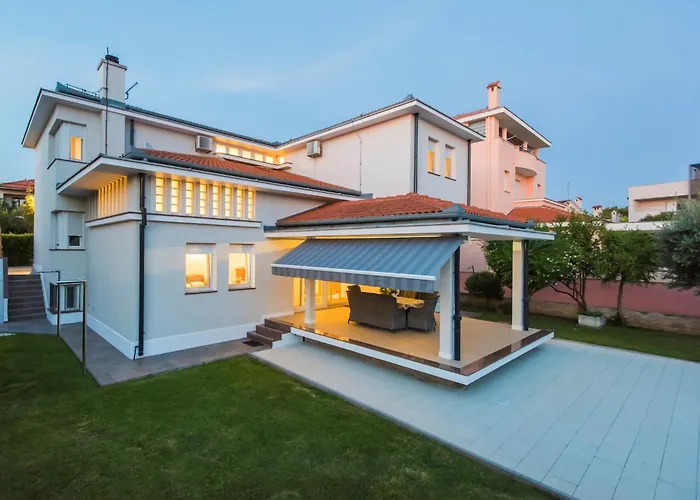 Vila Seaside In With Swimming Pool *