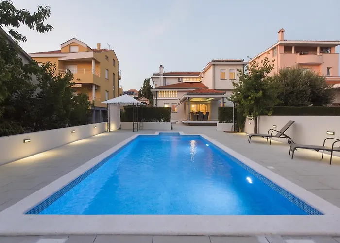 Seaside In With Swimming Pool Vila Zadar