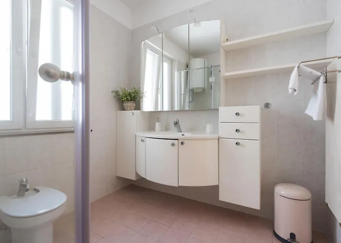 Vila Seaside In With Swimming Pool