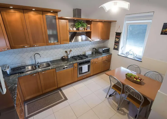 Vila Seaside In With Swimming Pool