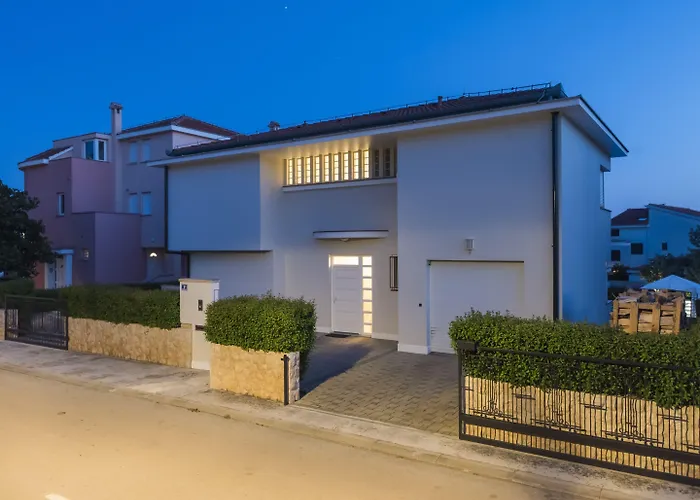 Seaside In With Swimming Pool Vila *