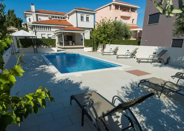וילה Seaside In With Swimming Pool *