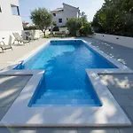 빌라 Seaside In With Swimming Pool 자다르