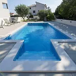 빌라 Seaside In With Swimming Pool 자다르