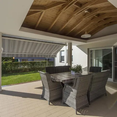 Вилла Gorgeous Seaside In With Swimming Pool