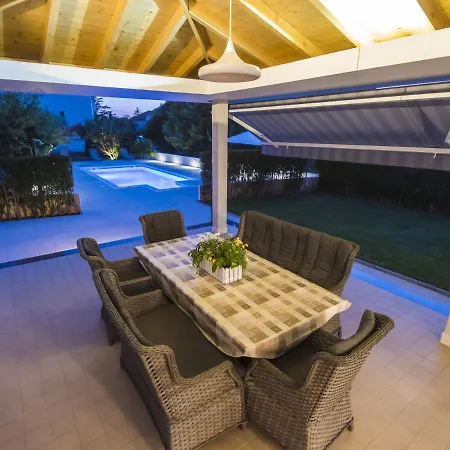 Вилла Gorgeous Seaside In With Swimming Pool