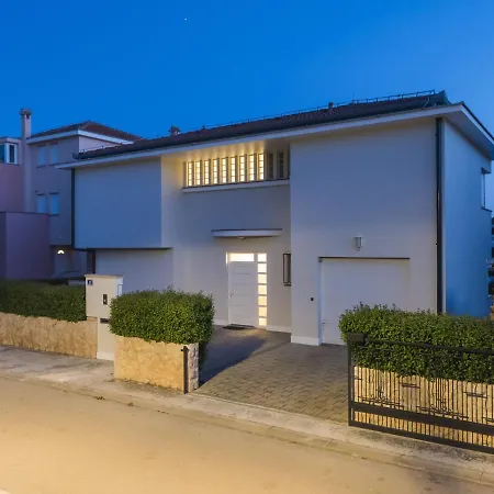 Вилла Gorgeous Seaside In With Swimming Pool *