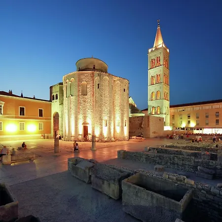 Seaside In With Swimming Pool זאדאר