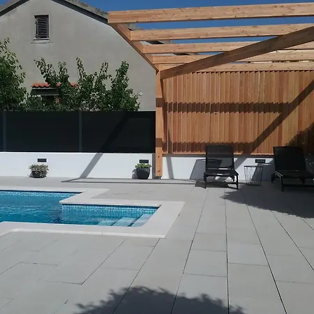 וילה Seaside In With Swimming Pool *