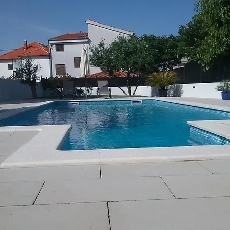 Seaside In With Swimming Pool * زادار