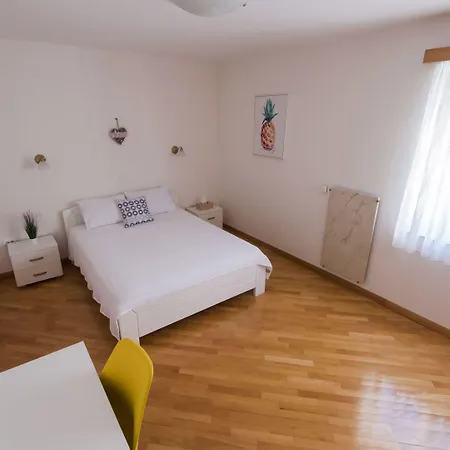 Seaside In With Swimming Pool וילה