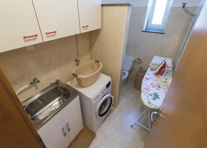 Seaside In With Swimming Pool