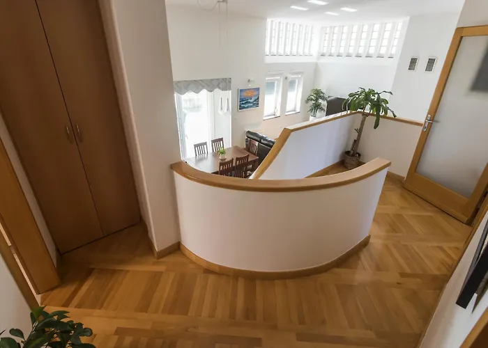 Seaside In With Swimming Pool