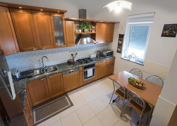 Seaside In With Swimming Pool Zára