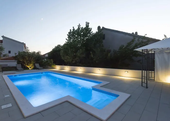 Seaside In With Swimming Pool Villa *