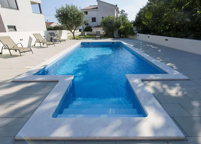 别墅 Seaside In With Swimming Pool 扎达尔