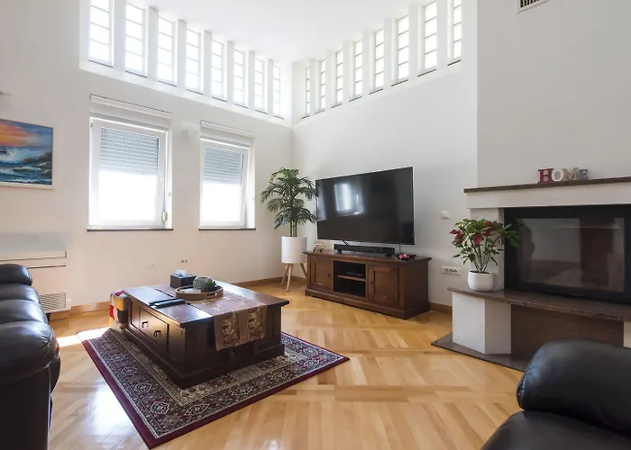 Seaside In With Swimming Pool Villa Zára